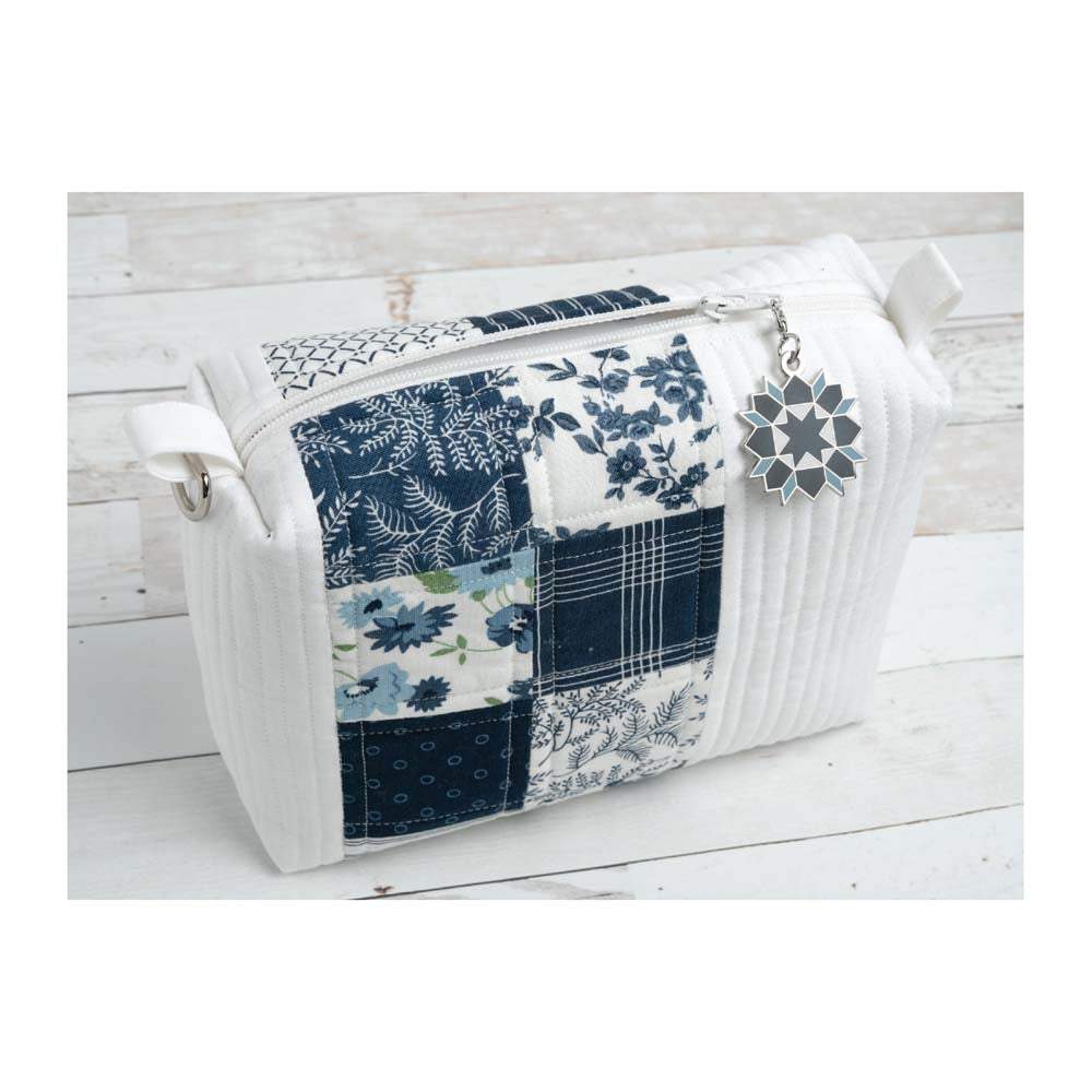 Moda Fabrics - Nantucket Summer Zipper Pouch Pattern - FREE download